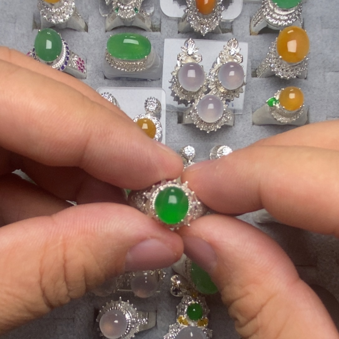 翡翠挂件未镶嵌阳绿