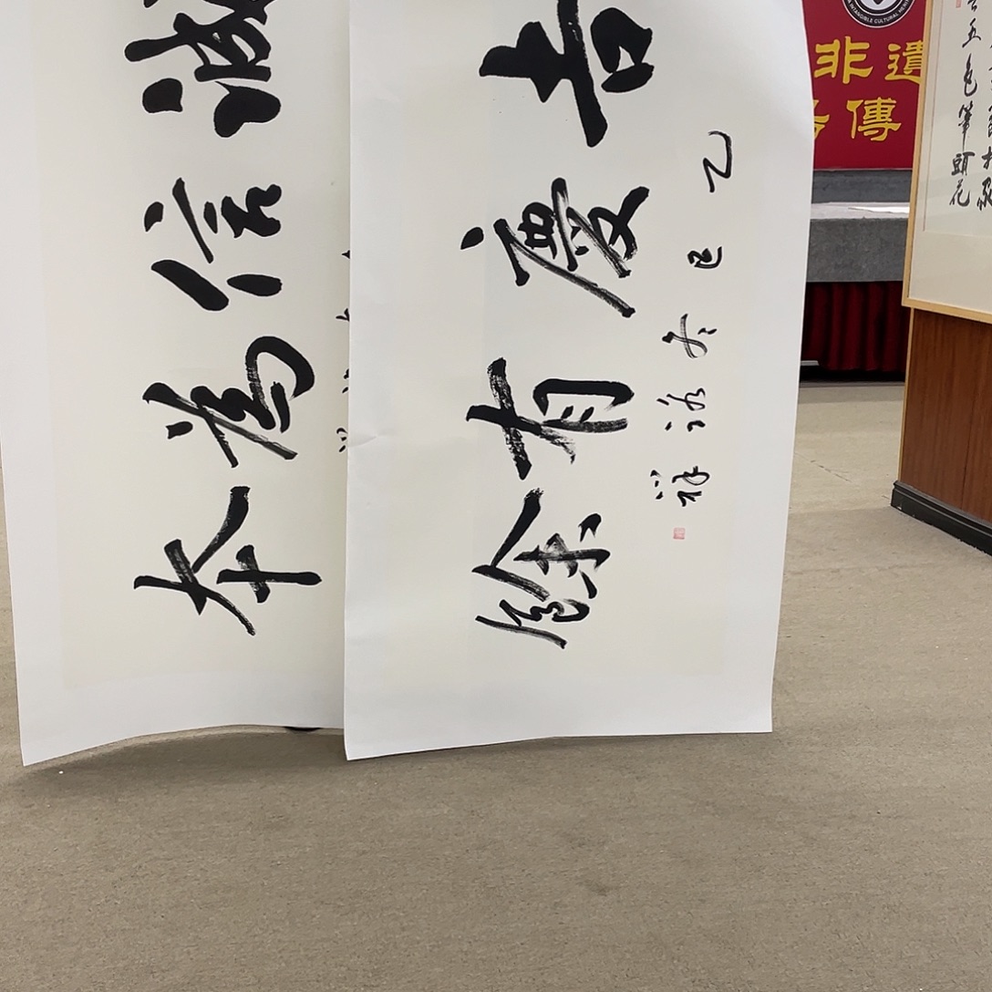 国画可口可乐完一天了。可口可乐公司在