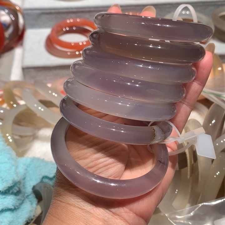 玛瑙/玉髓手镯未镶嵌被****?58.60