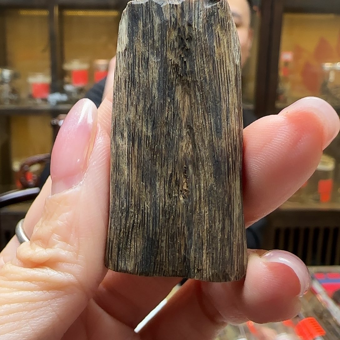 凤***天沉香吊坠沉水树心牌10g