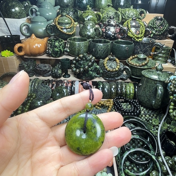 蛇纹石玉未镶嵌珠宝半成品藏玉药王石福利款黄翠冰透平安扣