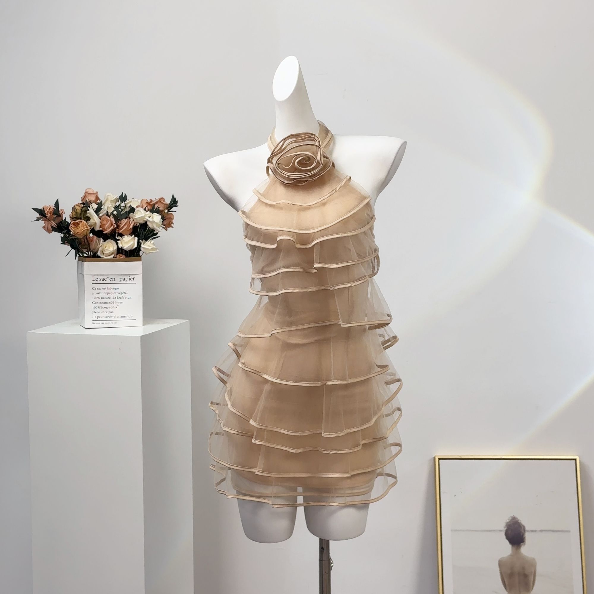 颖三三气质温柔分层荷叶边蛋糕裙无袖挂脖花朵连衣裙生日度假短裙