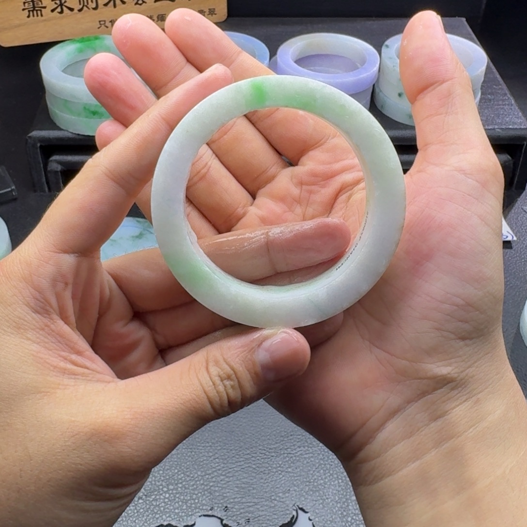 定制翡翠未镶嵌手镯