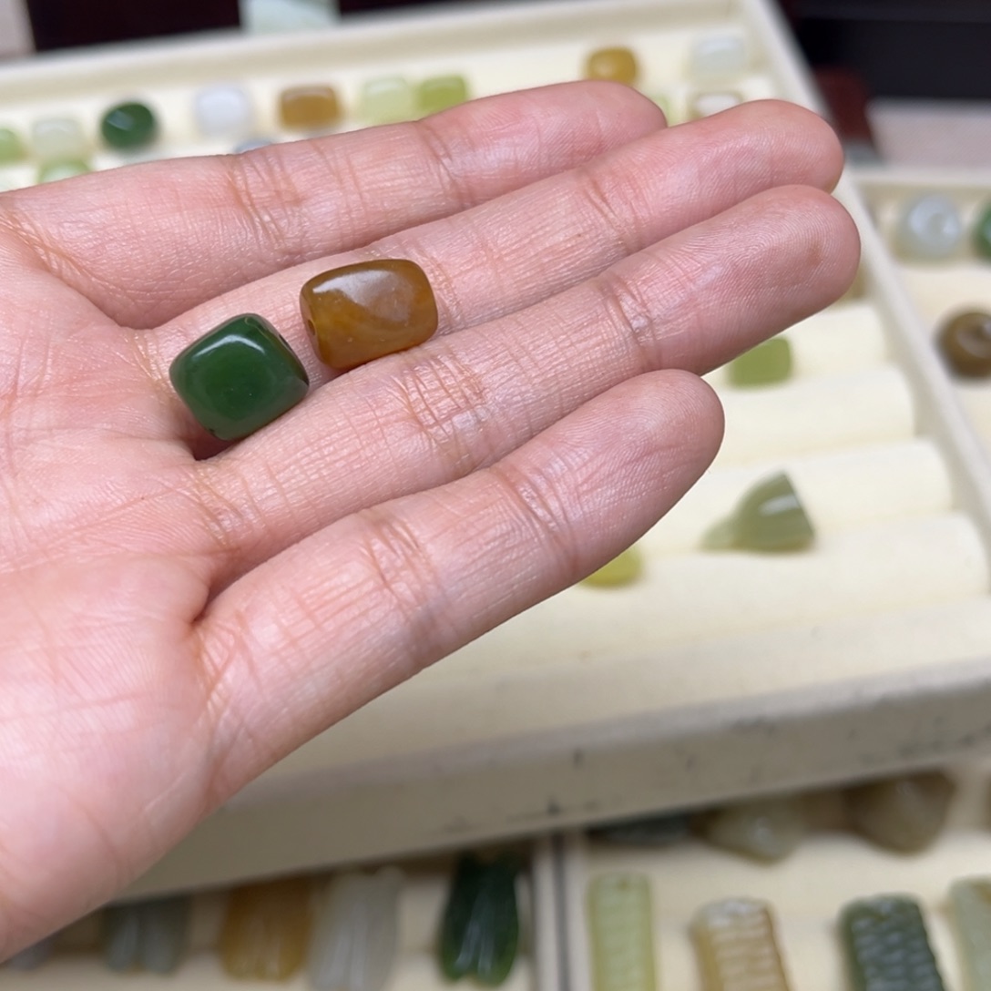 兜****和田玉未镶嵌珠宝半成品