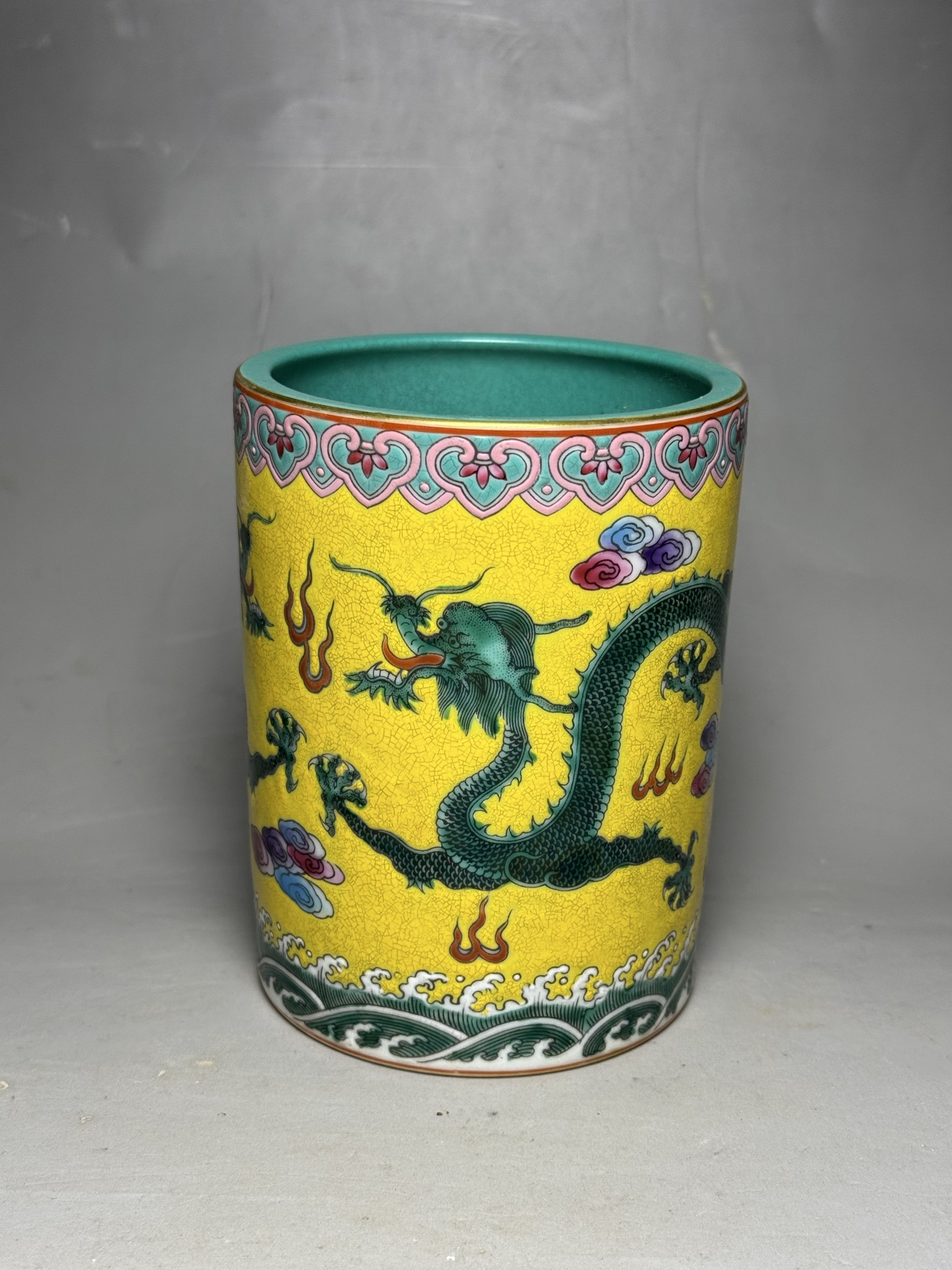 大清雍正祥云踏海龙纹笔筒