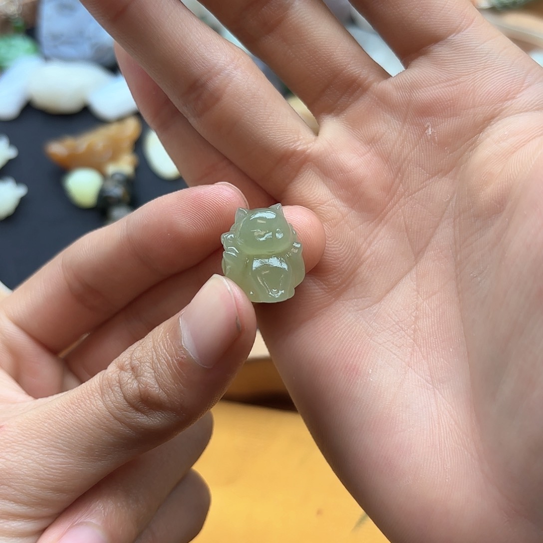 和田玉颈饰未镶嵌小****?