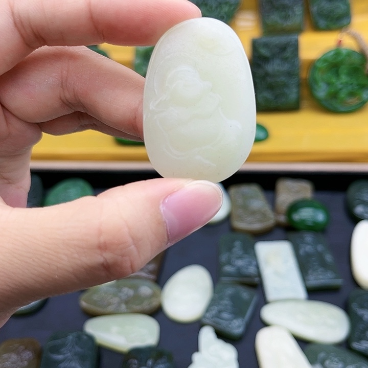 和田玉未镶嵌颈饰