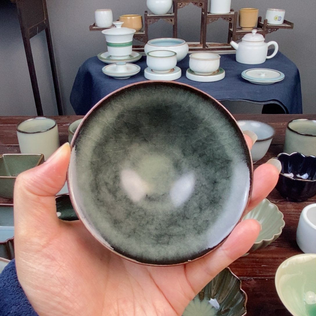 铁胎豆青斗笠杯 开片 