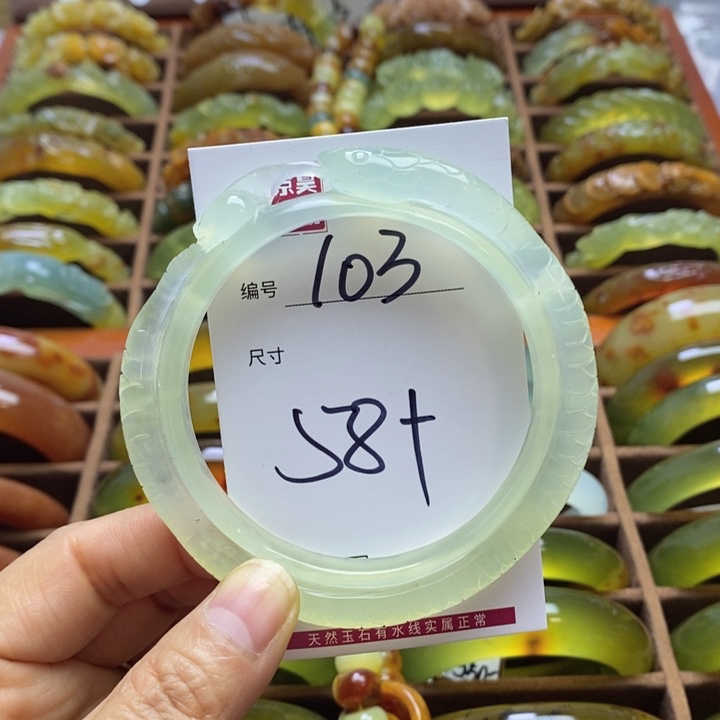 蛇纹石玉未镶嵌手镯