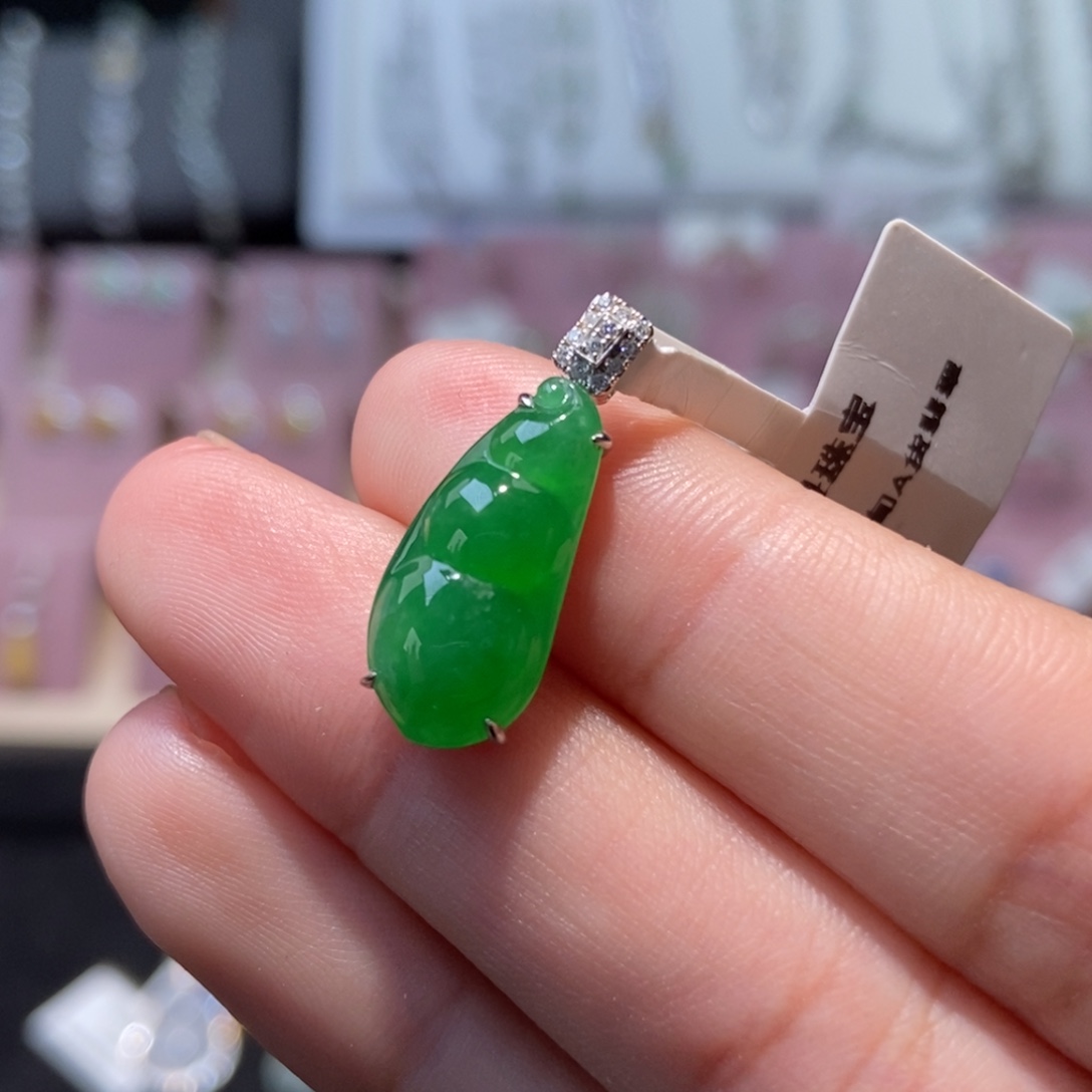 翡翠18K金镶嵌颈饰纯天然缅甸翡翠A货福豆