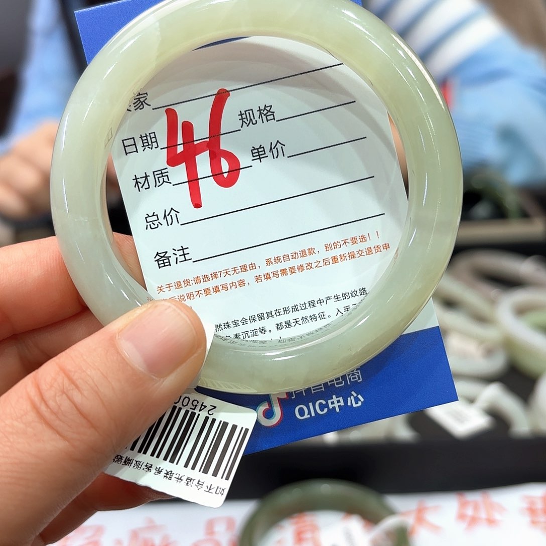 和田玉手镯未镶嵌