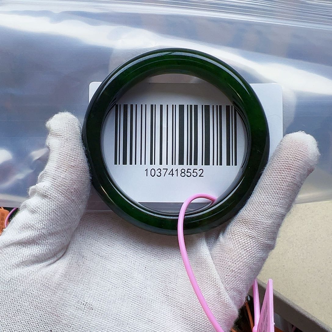 e***e和田玉未镶嵌手镯