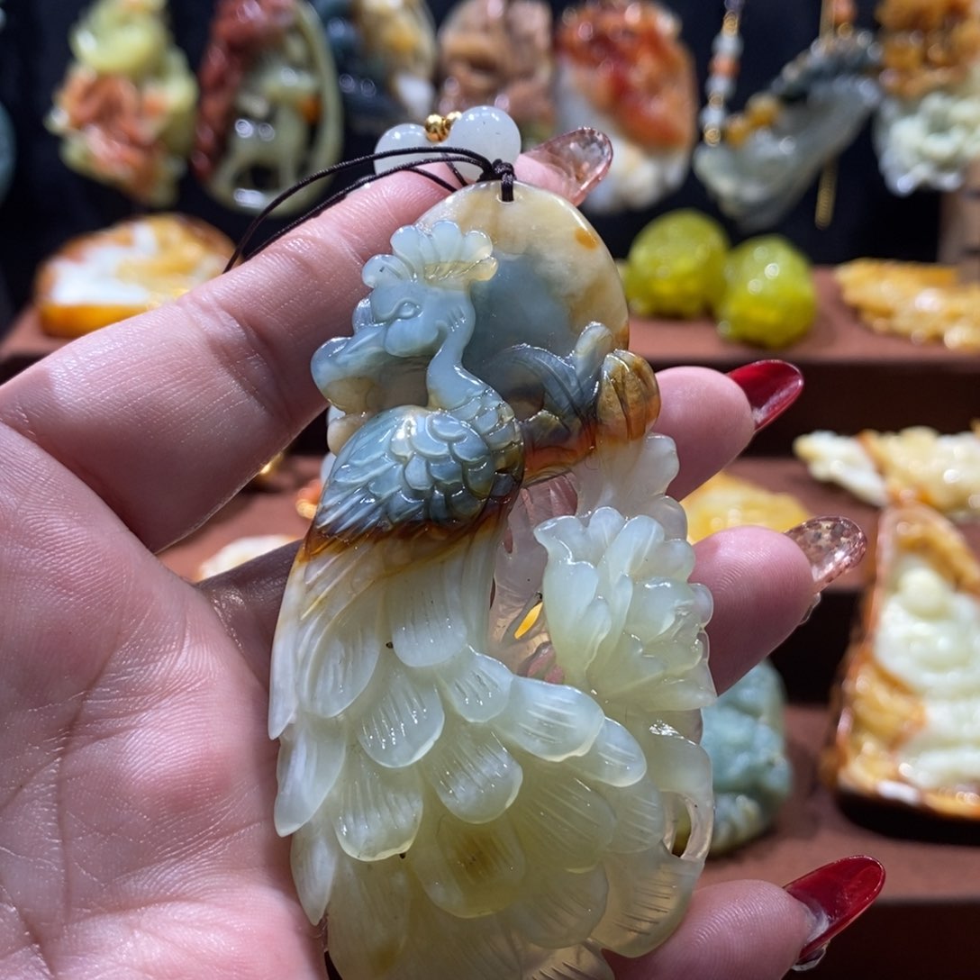 蛇纹石玉颈饰未镶嵌