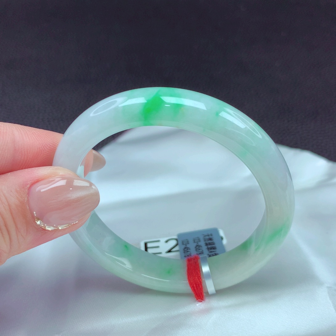 翡翠手镯未镶嵌手镯88