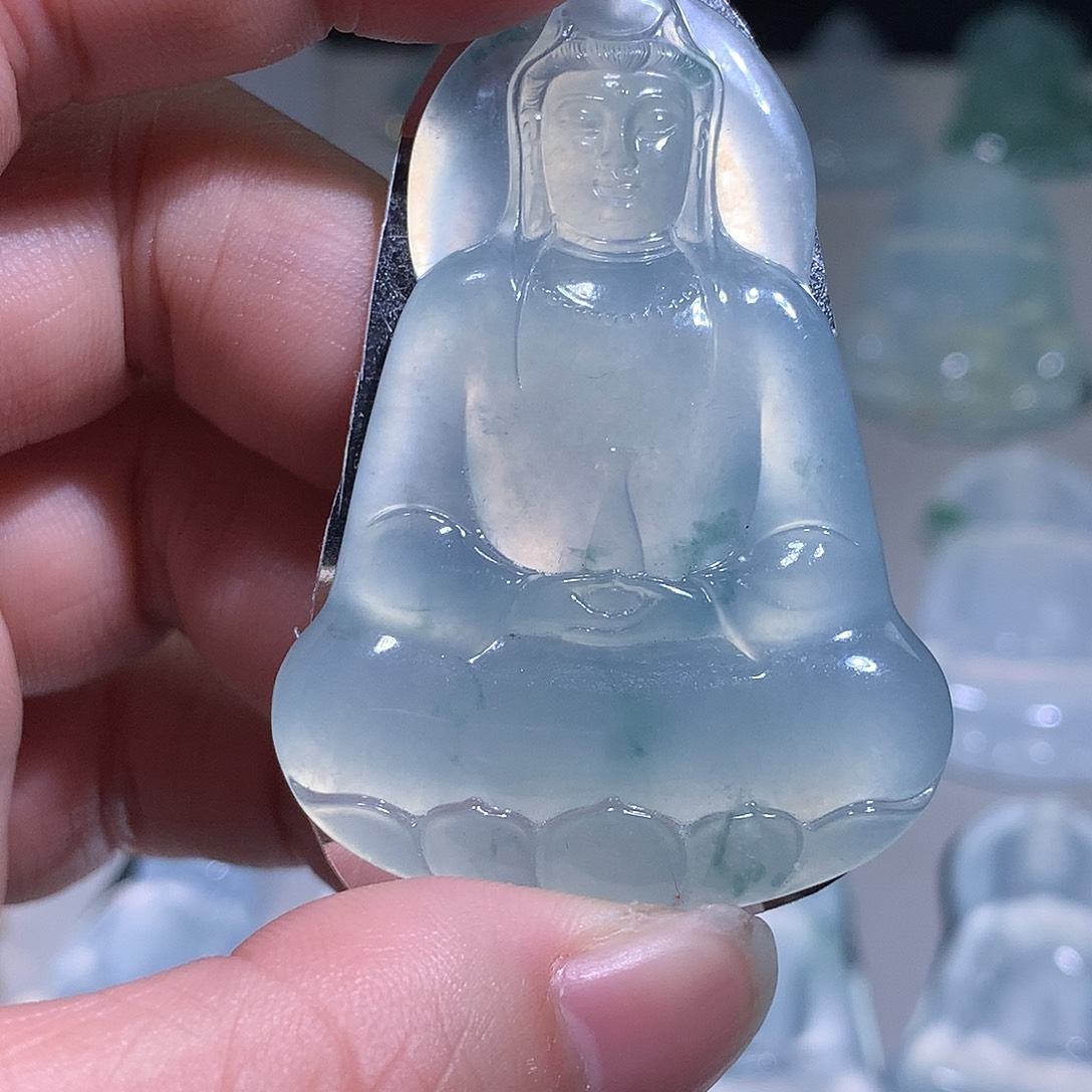翡翠颈饰未镶嵌观音