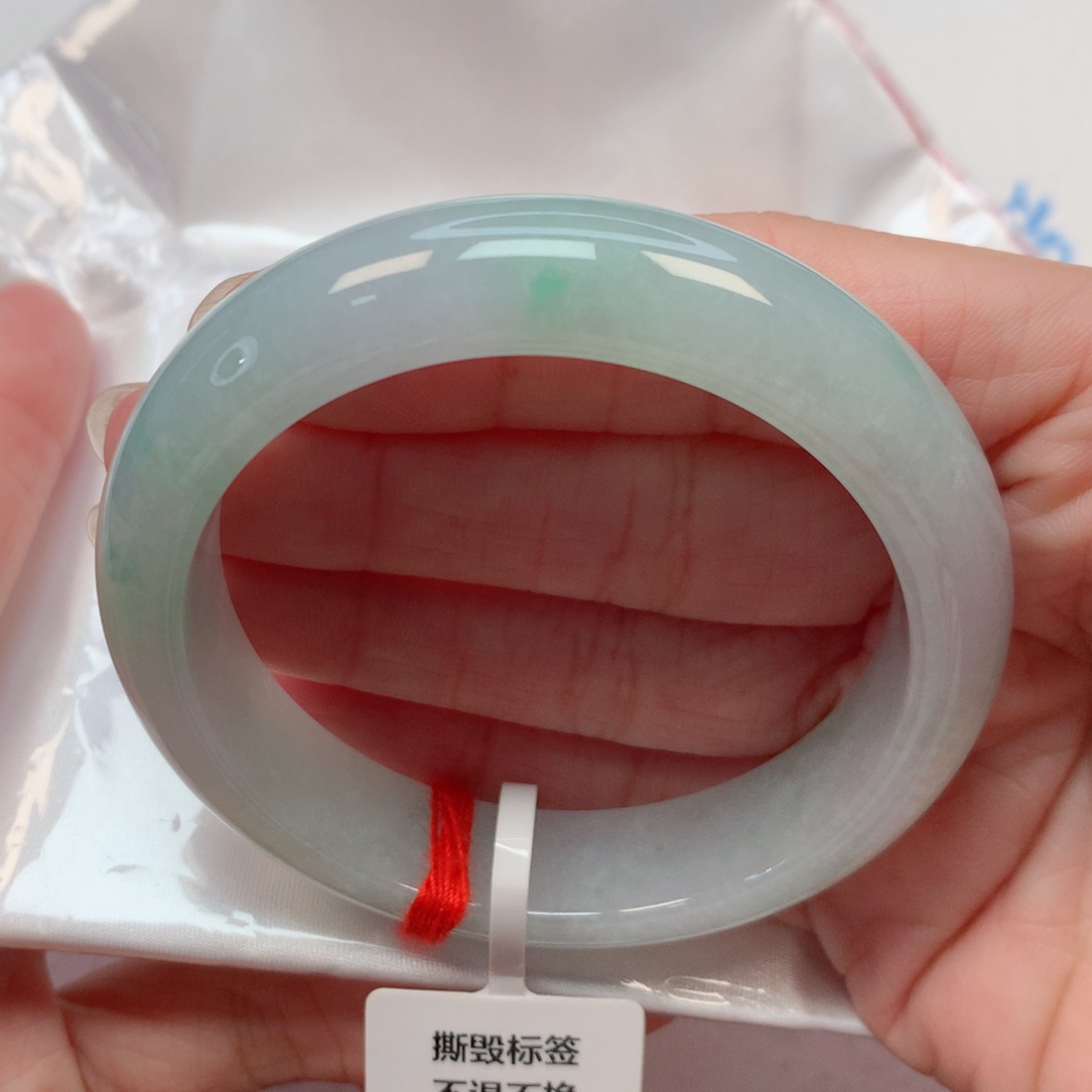 翡翠手镯未镶嵌55圈
