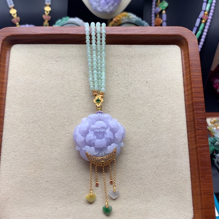 翡翠未镶嵌颈饰紫翡花