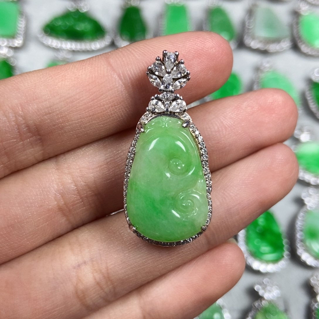 颈饰未镶嵌翡翠如意