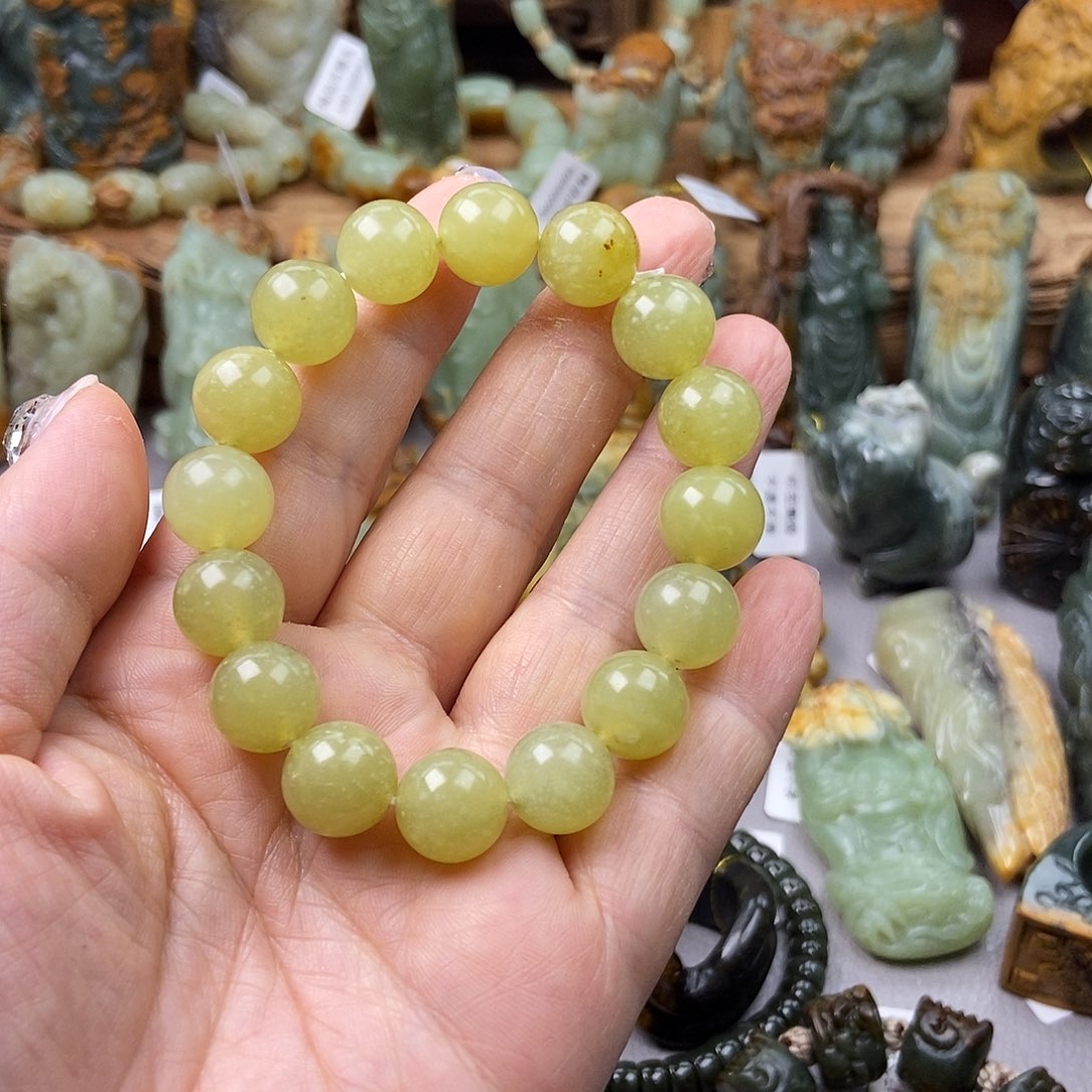 岫岩老玉（透闪石质玉）挂坠未镶嵌