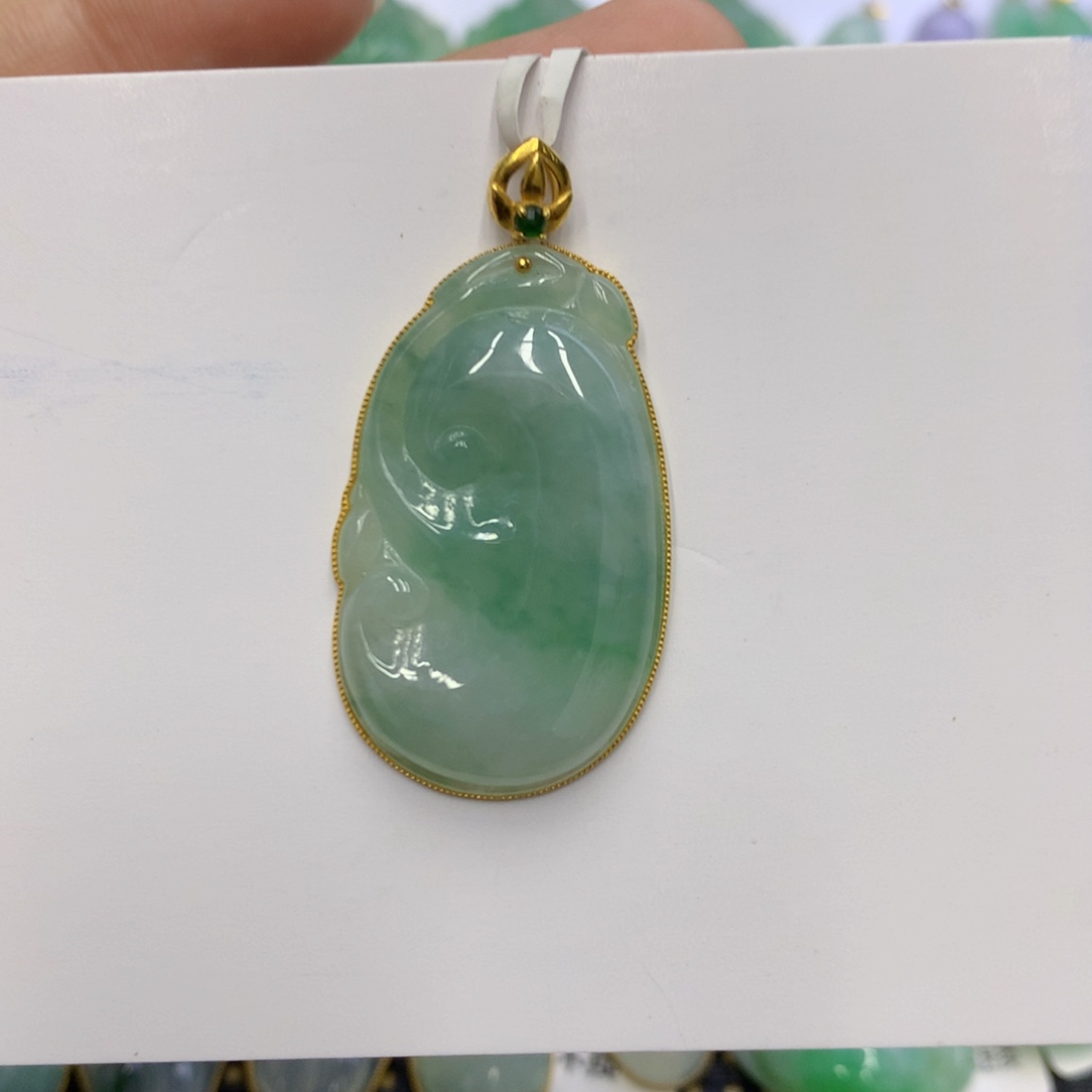 翡翠颈饰18K金镶嵌翡翠