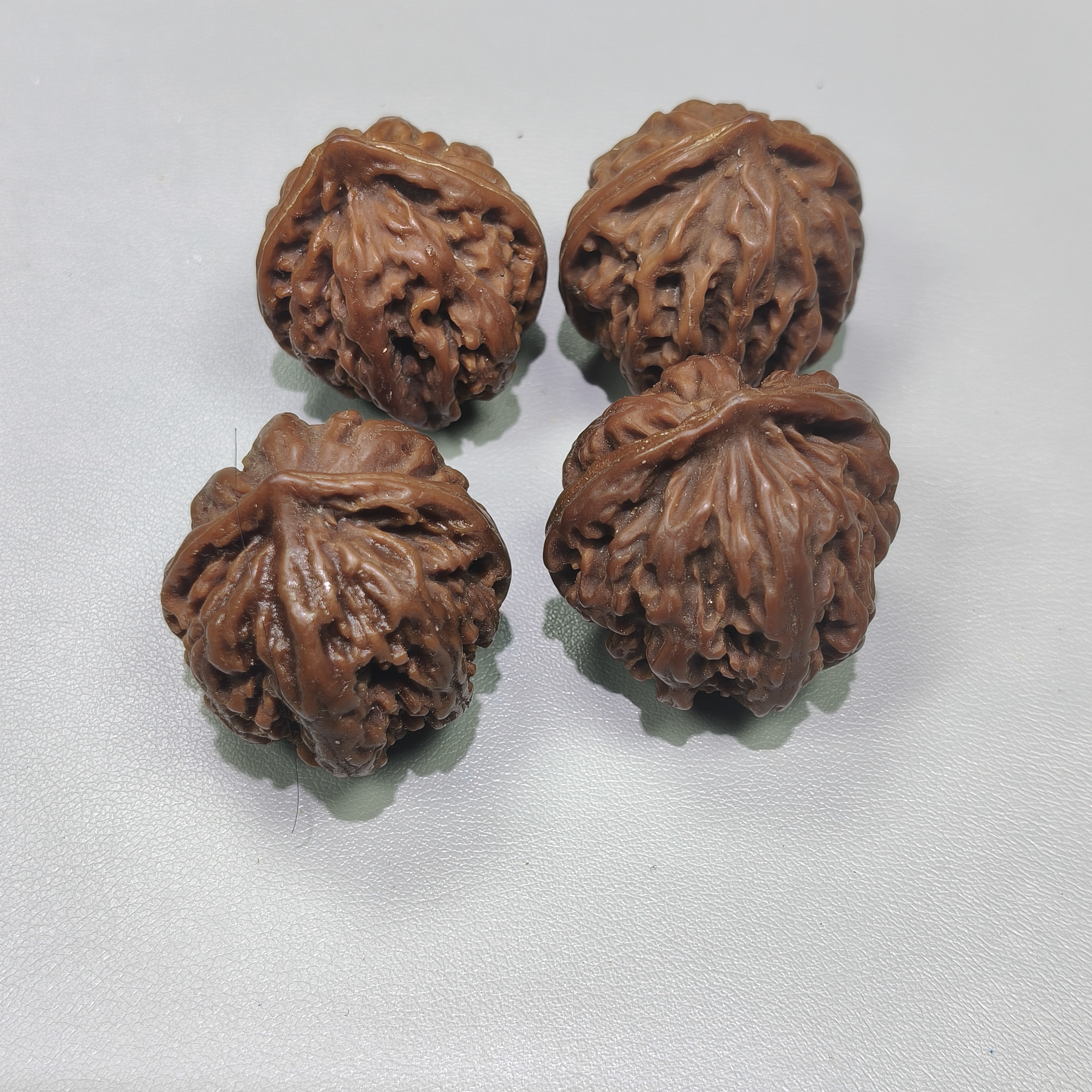 M486 文玩核桃一对（尺寸 桩型 底色多样 发其一）