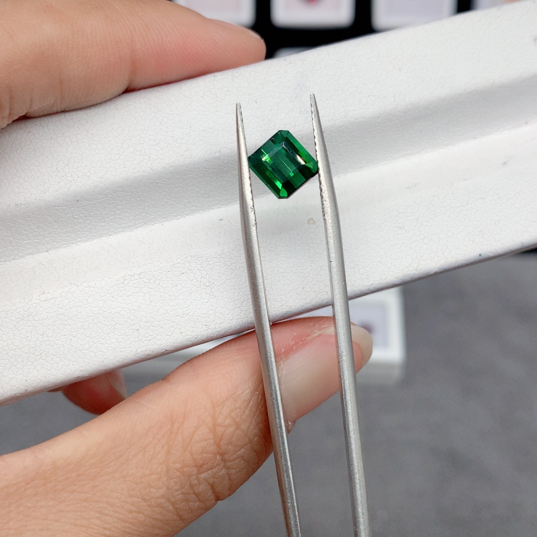 碧玺裸石未镶嵌2.38克拉