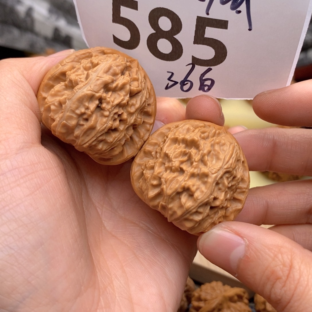 文玩核桃把件585号36白