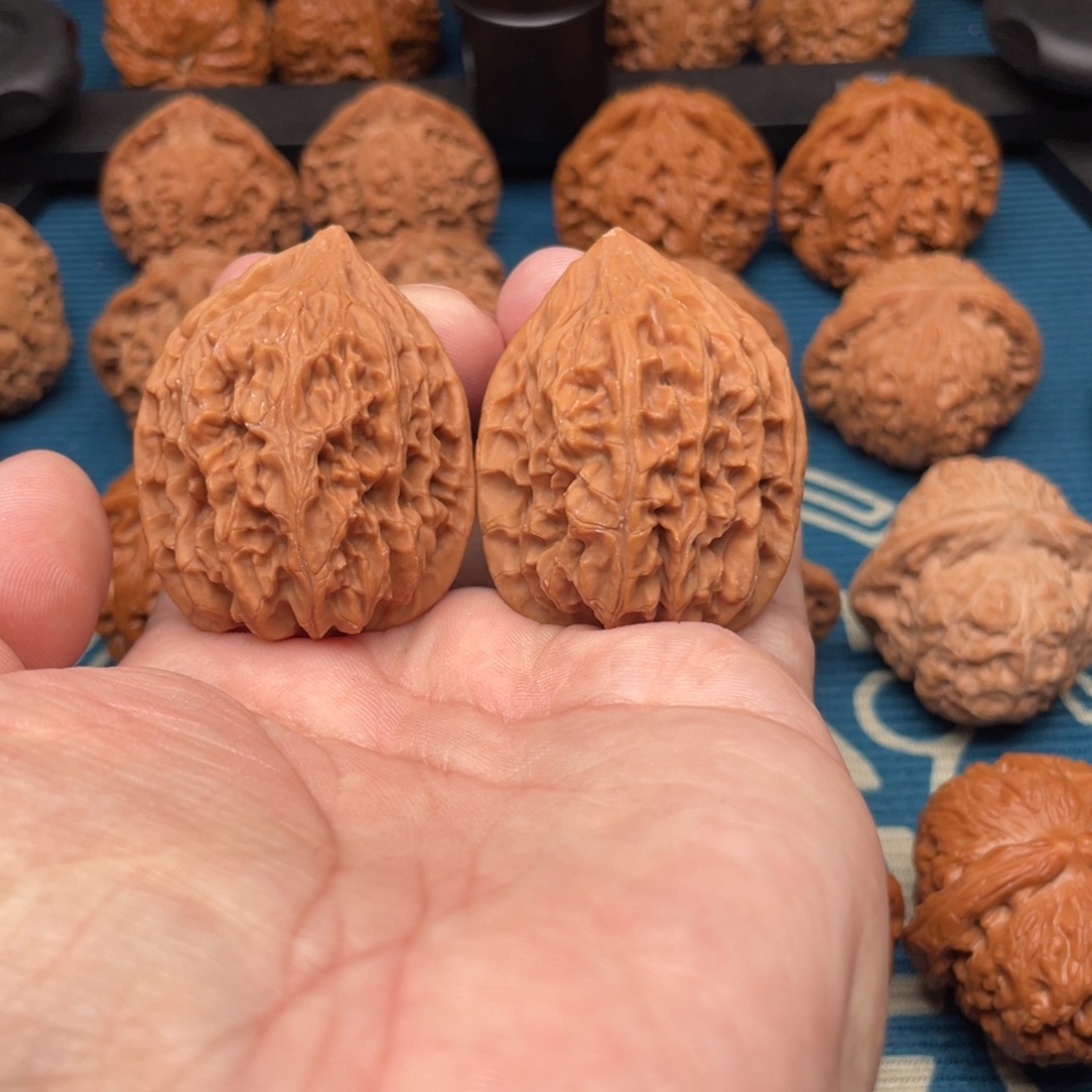 文玩核桃吊坠鸡心