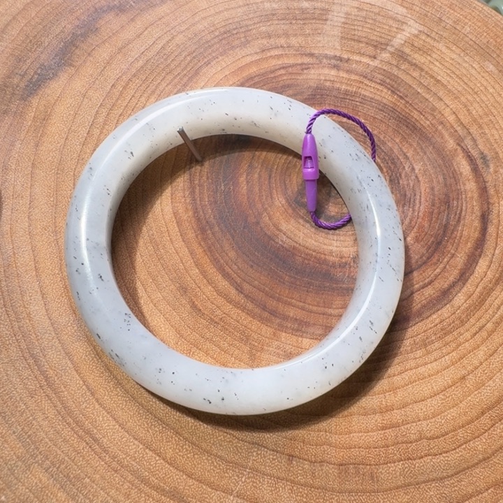 蓝***子和田玉未镶嵌手镯