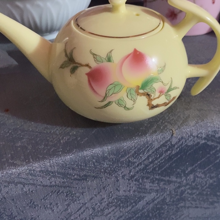 摆件陶黄稀土寿桃描金茶壶