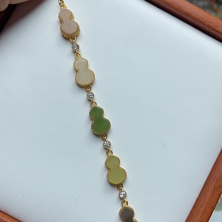 M***o和田玉银S925镶嵌手链