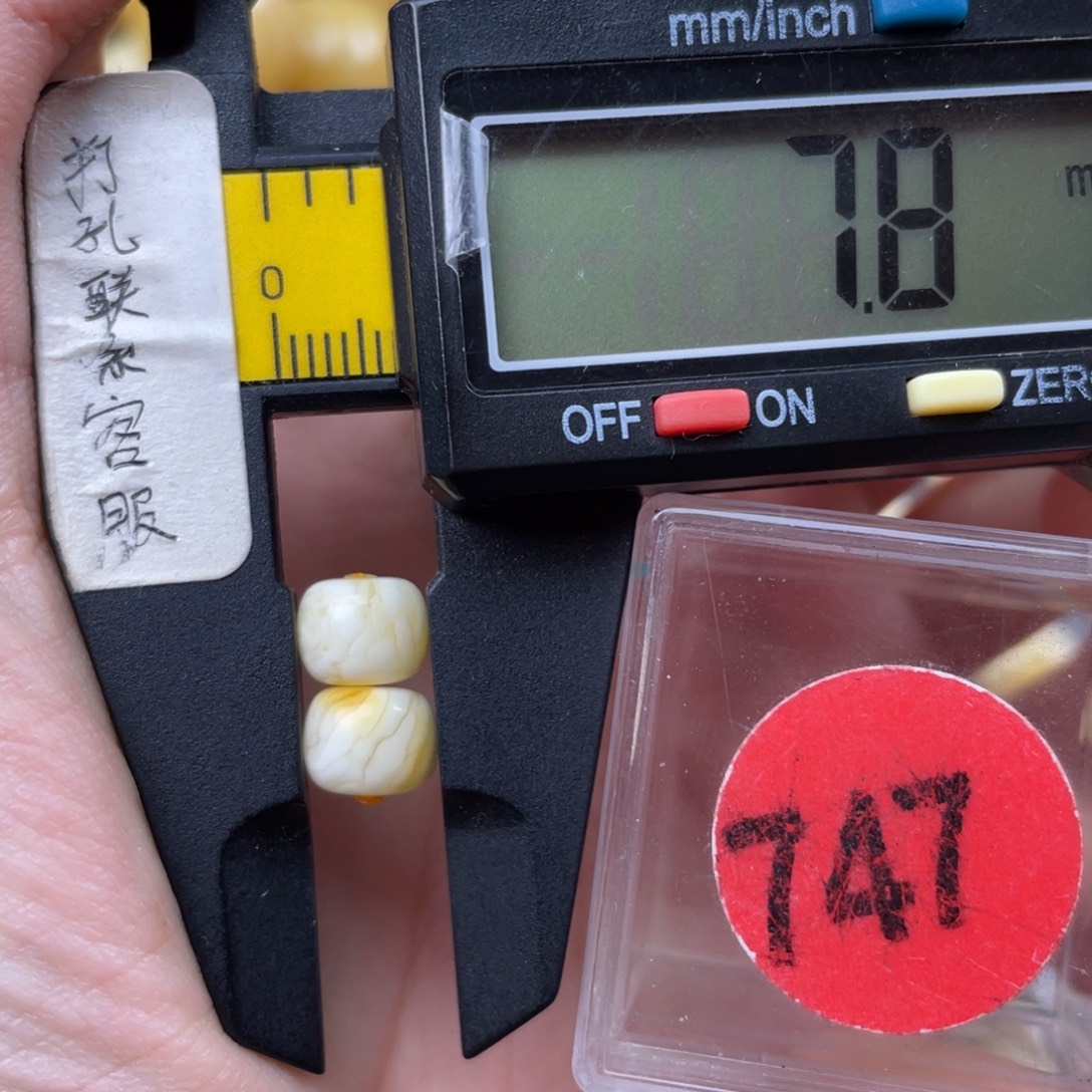 蜜蜡未镶嵌珠宝奇石瑕疵