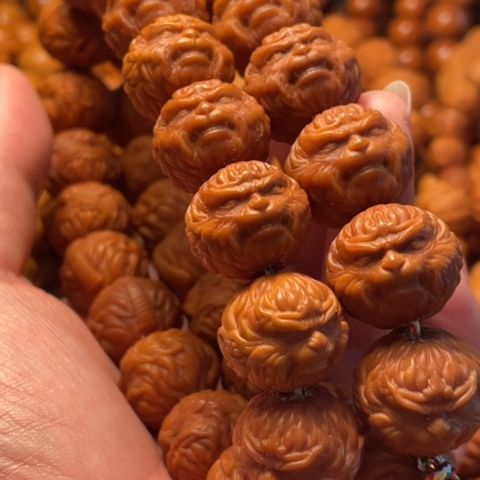 手串猴头核桃?**人舞台