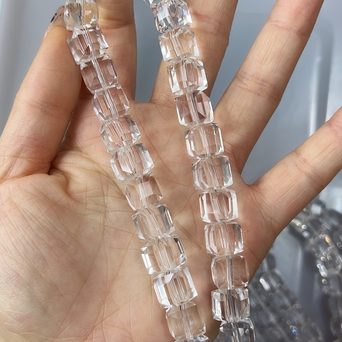 玛瑙/玉髓未镶嵌珠宝半成品，卡10压电白水方糖切一条