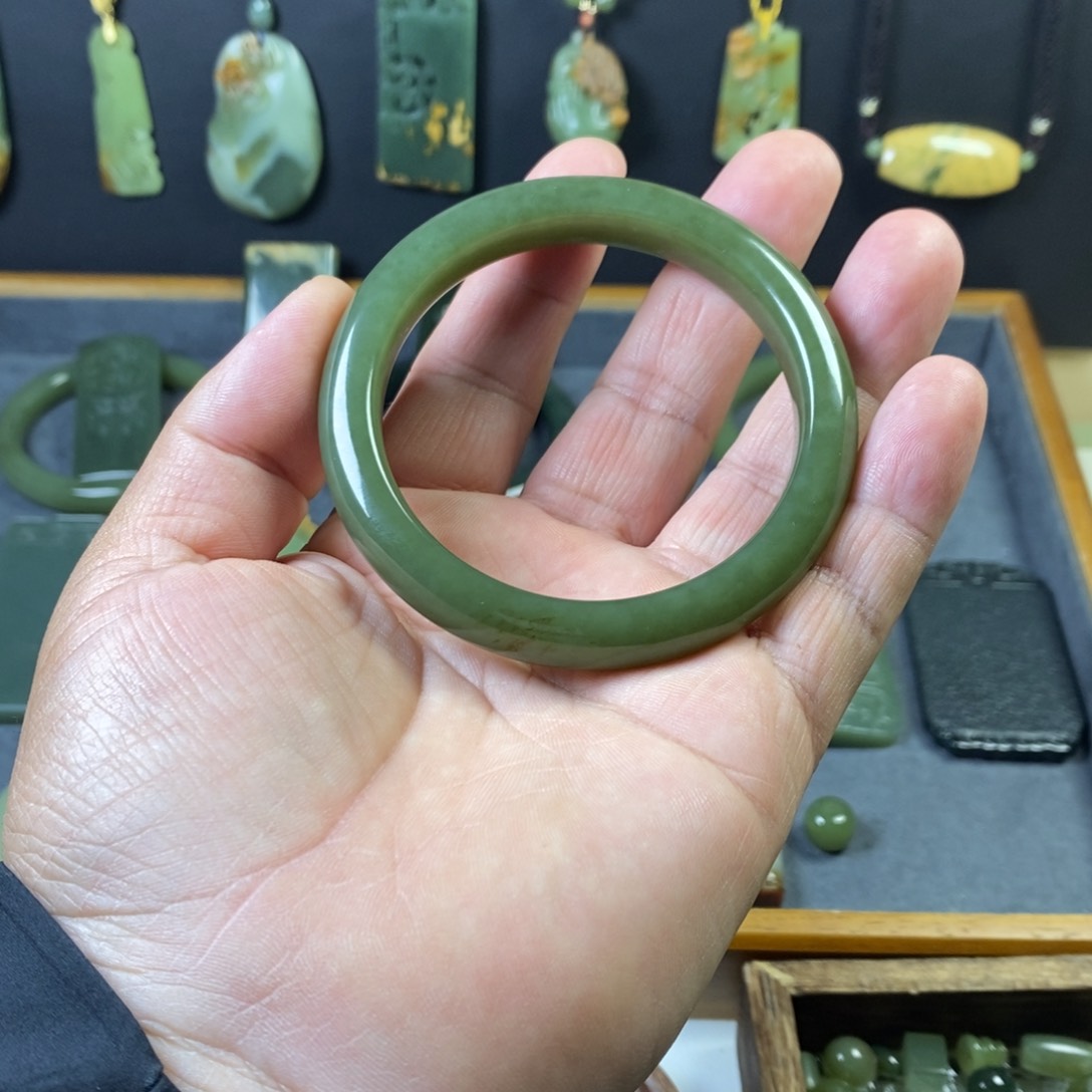 岫岩老玉（透闪石质玉）手镯未镶嵌晓***食