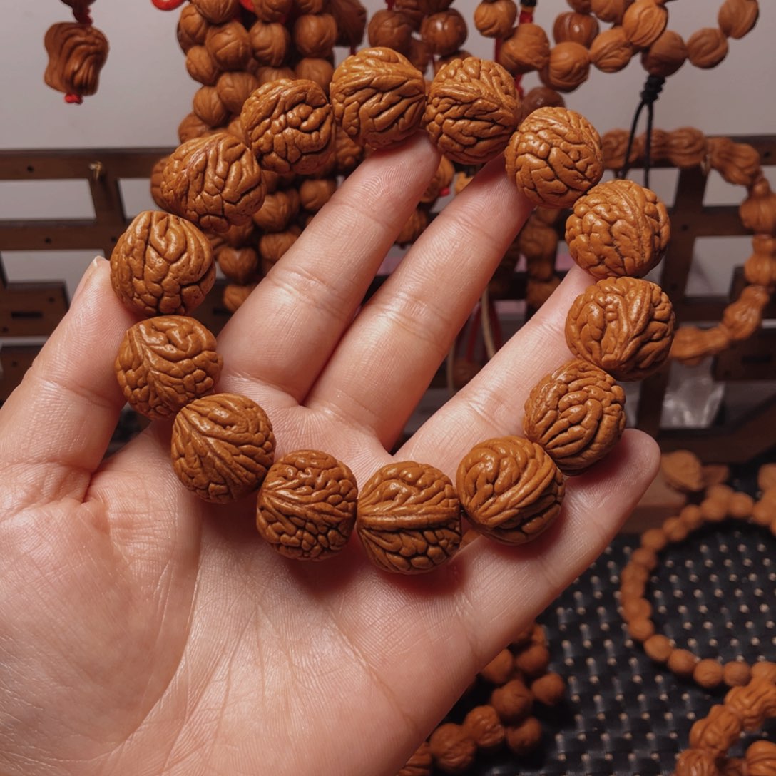 木质类龙纹桃枭手串