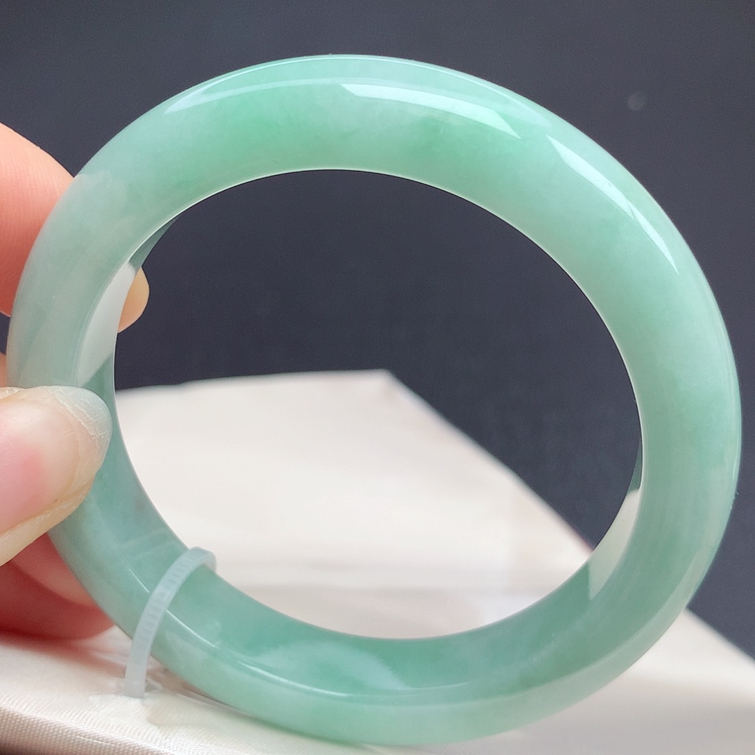 翡翠手镯未镶嵌53.8圈口