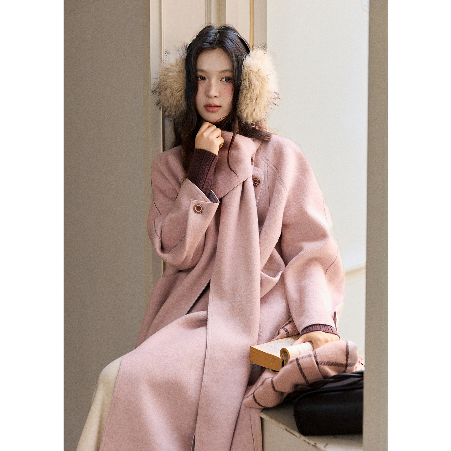 谜秀设计款粉色温柔羊毛混纺加厚毛呢大衣(送同色系围巾)中长款