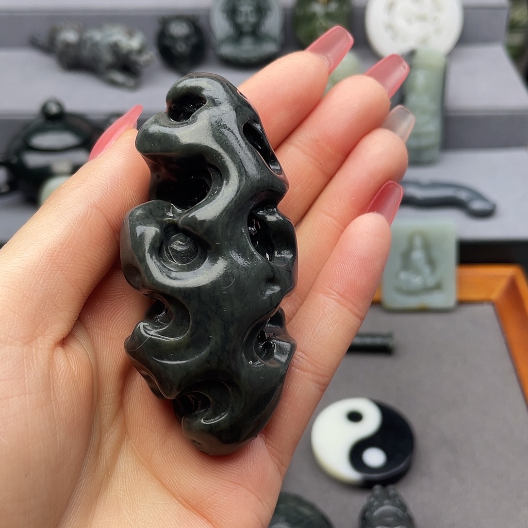 石英岩玉未镶嵌颈饰