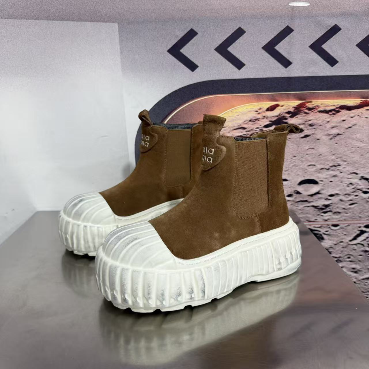 8711-3新款2025精品百搭潮流马丁靴中筒烟筒黑色女士