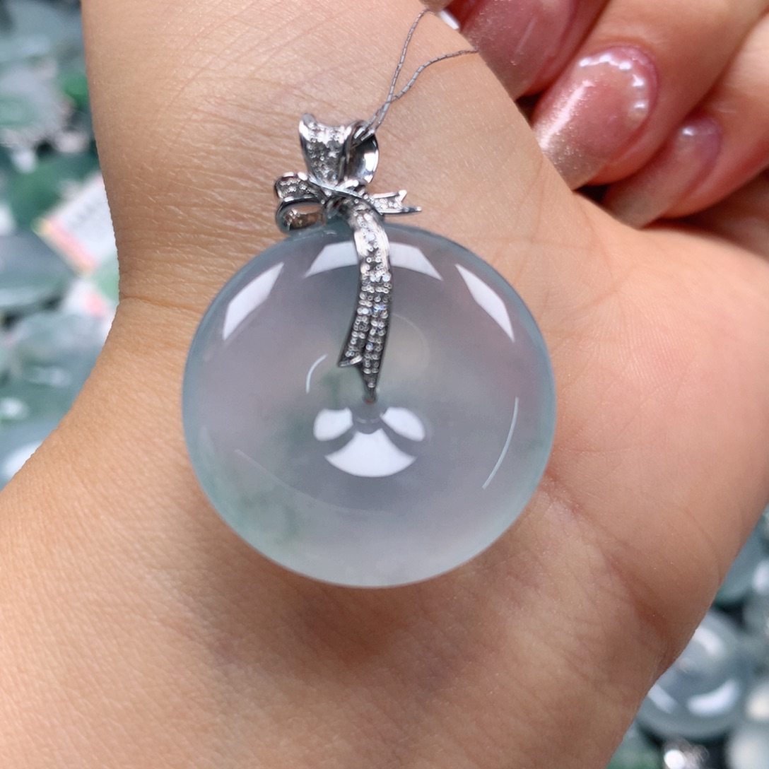 翡翠颈饰18K金镶嵌天然翡翠