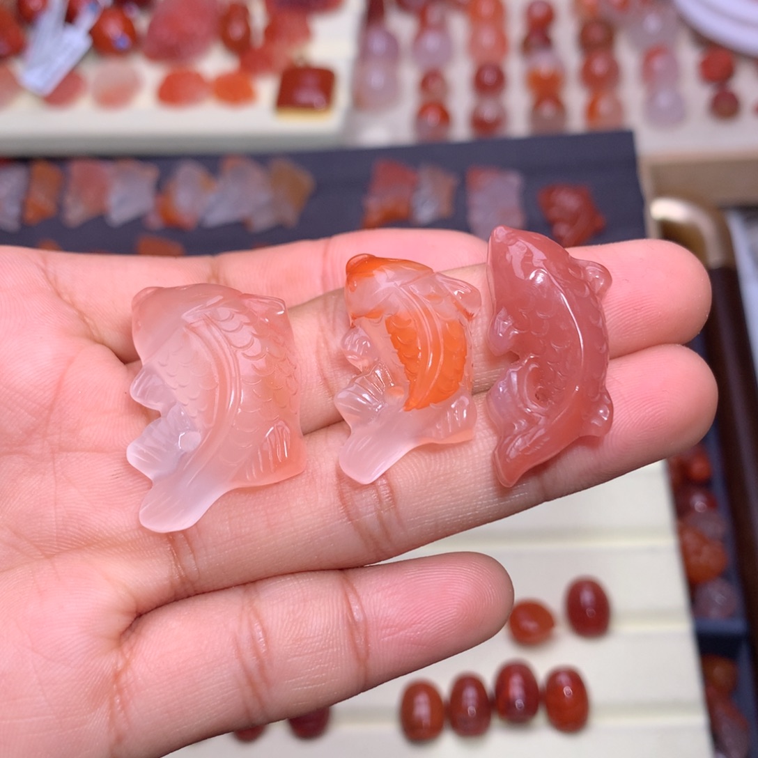 燕***马玛瑙/玉髓未镶嵌珠宝半成品锦鲤