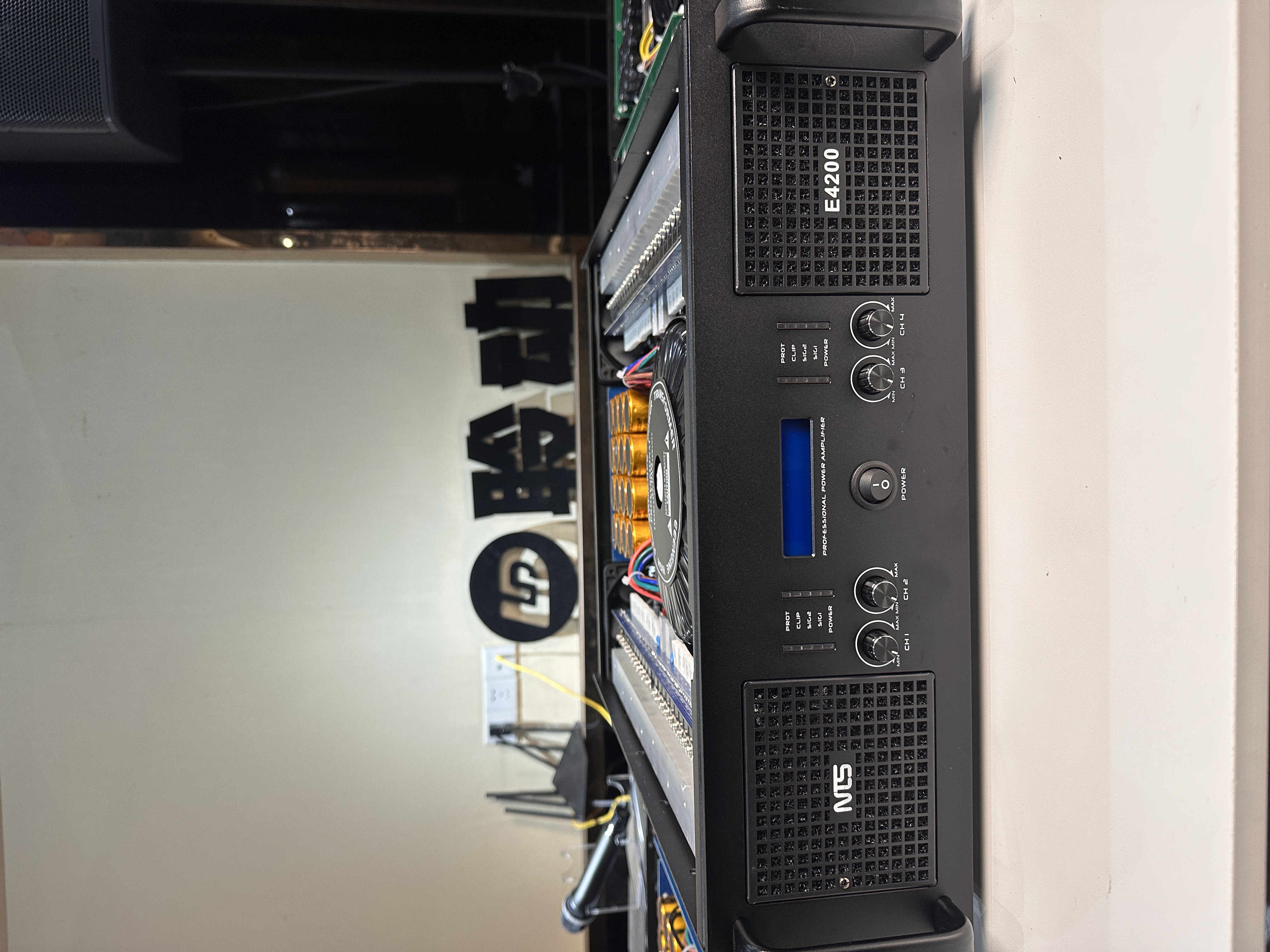 聆动四通道4x1800w显示屏后级大功率功放专业舞台k歌婚庆演出户外