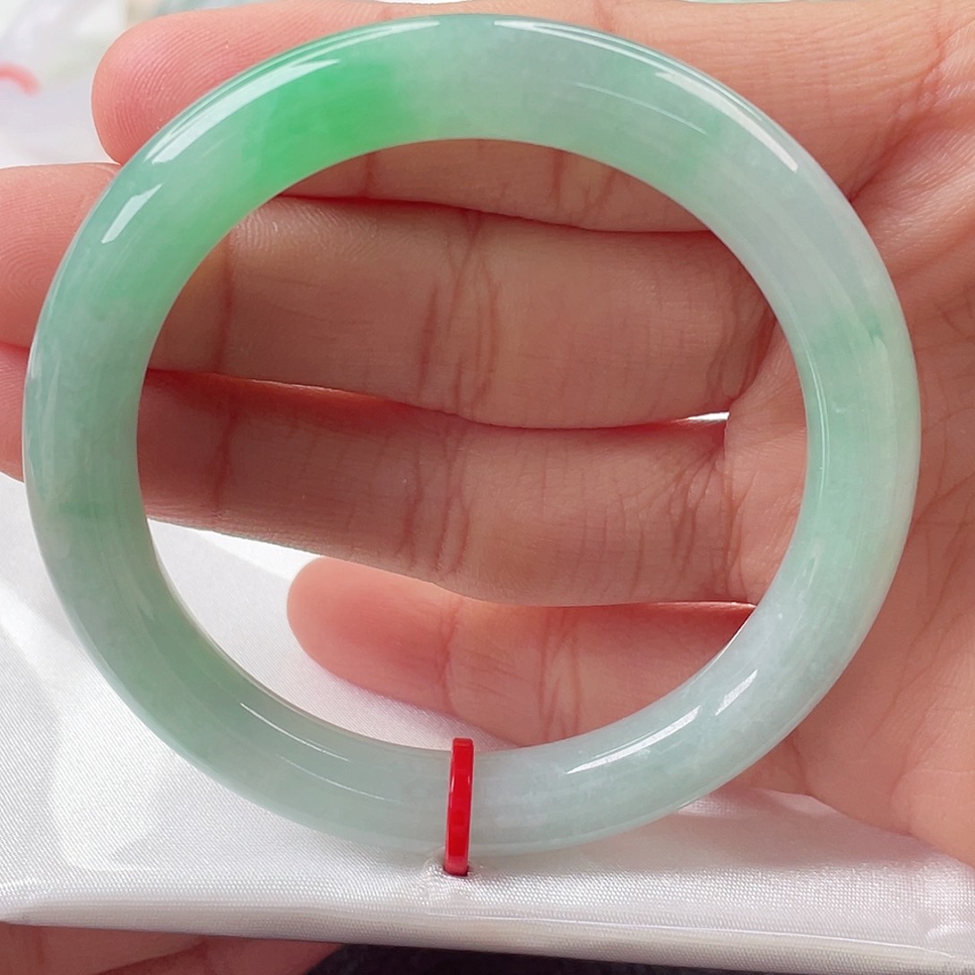 翡翠手镯（圆镯）未镶嵌52-53圈