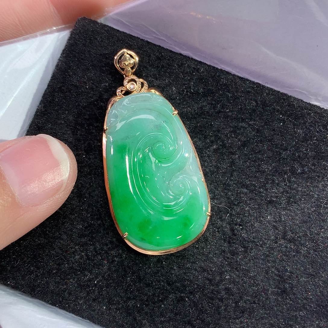 翡翠吊坠(赠链)18K金镶嵌