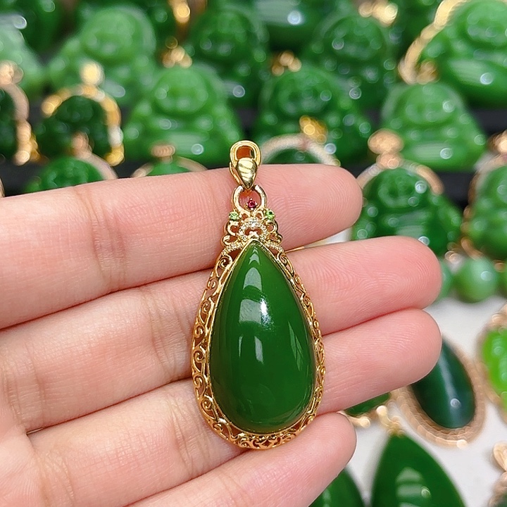 和田玉（碧玉）颈饰18K金镶嵌