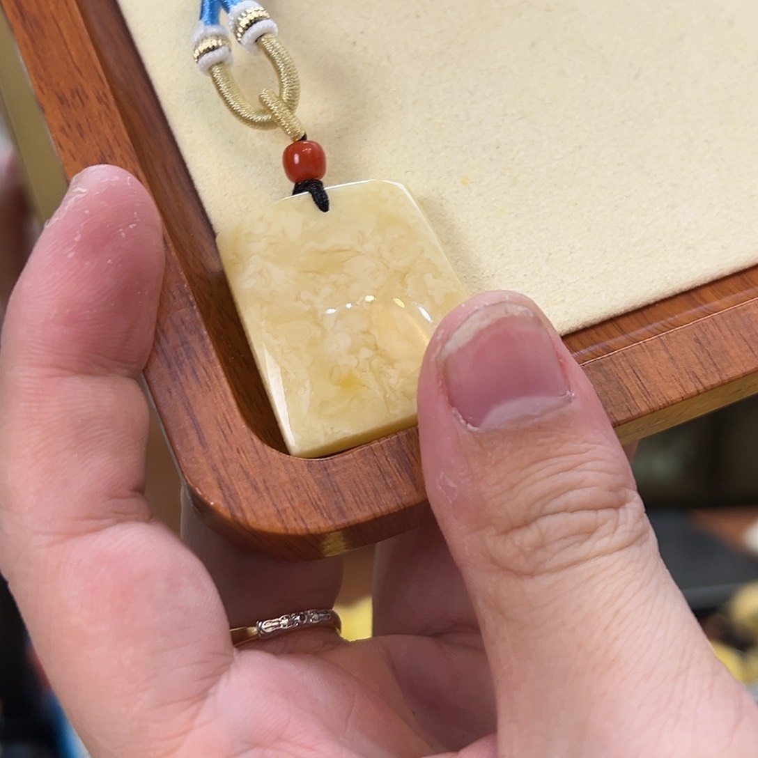 琥珀珠宝奇石未镶嵌