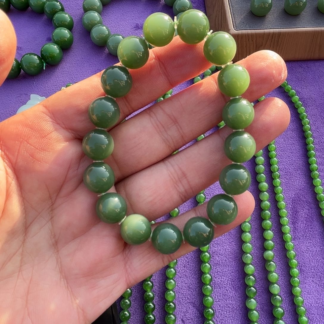 颈饰未镶嵌和田玉（糖玉）