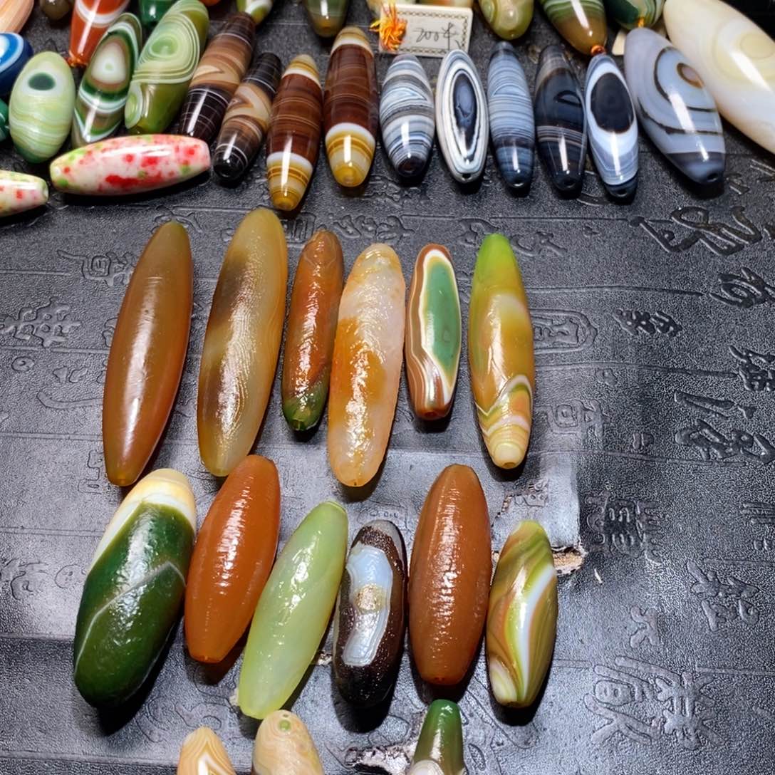 颈饰未镶嵌石英质玉宝*