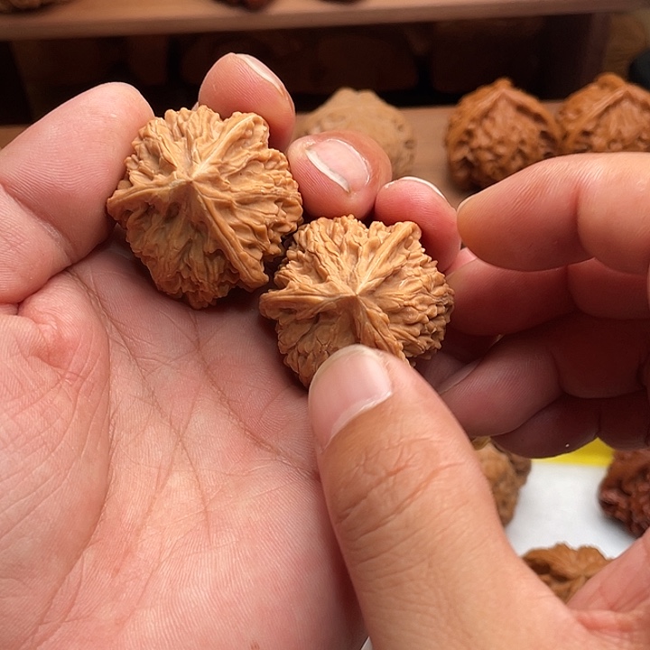 爱***缘文玩核桃吊坠文山三棱